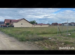 Proprietar vand teren!