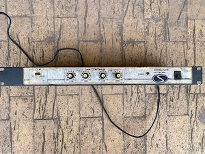 procesor audio   crossover doua căi   S   