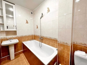 Apartament cu 3 camere in zona Piata Gorjului