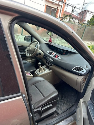 Vand Renault Scenic Berlina cu haion - imagine 4