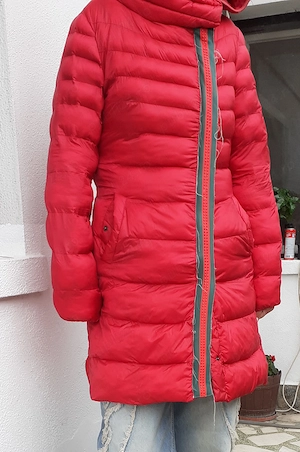 Geacă lungă din fâș matlasată cu glugă pentru damă femei