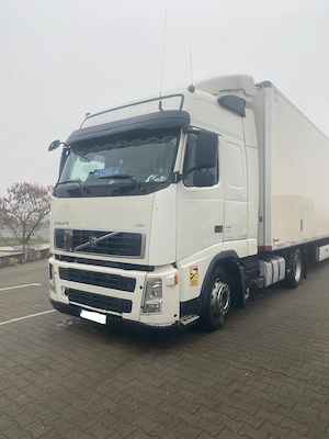 vind ansamblu cap tractor Volvo si semiremorca frigorifica mega - imagine 2