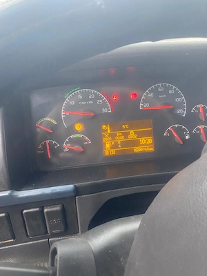 vind ansamblu cap tractor Volvo si semiremorca frigorifica mega - imagine 7