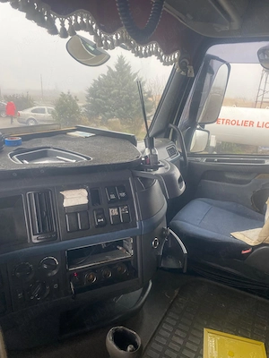 vind ansamblu cap tractor Volvo si semiremorca frigorifica mega - imagine 6