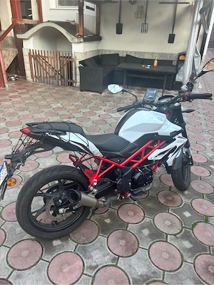 Motor Benelli BN 125 - imagine 3