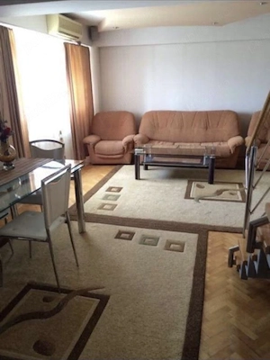 Apartament de închiriat în centru 