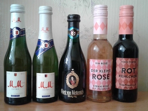 Sticluțe de colecție cu vin