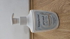 Crema de corp hidratanta cu Acid Hialuronic, 300ml, Gerovital