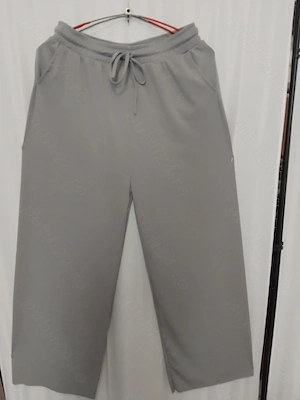 Vand 1pantalon elegant de dama complet nou