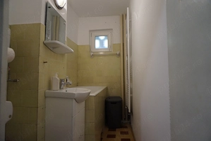 Proprietar, apartament cu 3 camere, Centrul de transfuzii județean, parter - imagine 6