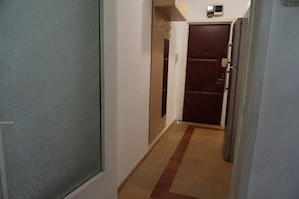 Proprietar, apartament cu 3 camere, Centrul de transfuzii județean, parter - imagine 9