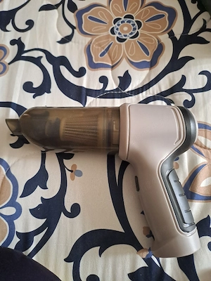 Vând mini aspirator portabil 