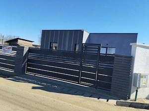 Casă de vânzare   Zona Zmeura, Strada Olteni, la 5 minute de Trivale