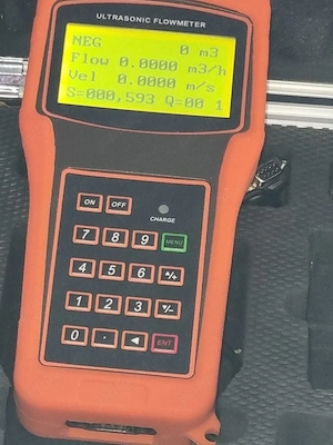 Debitmetru portabil ultrasonic   măsurare neinvazivă a debitului din conducte - imagine 3