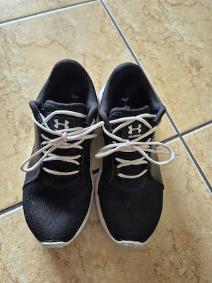 Adidasi Under Armour 37.5 