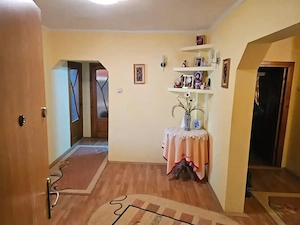 Apartament Husi 4 Camere , 2 Bai , 2 Balcoane , in suprafata de 110 m2