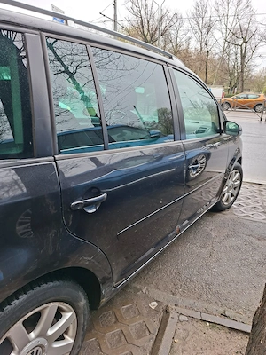  Vand Vw touran - imagine 3