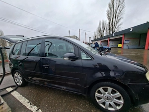  Vand Vw touran - imagine 7