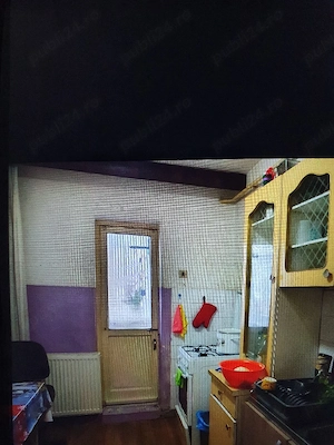 Se ofera spre inchiriere un apartament spatios cu 2  camere,decomandat,etaj 1 - imagine 4