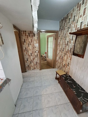 Vând apartament 2cam.conf  semidecomandat ,bloc de 4etaje  - imagine 3