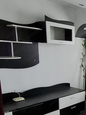 Vând apartament cu 3camere confort 1 semidecomandat foarte întreținut 