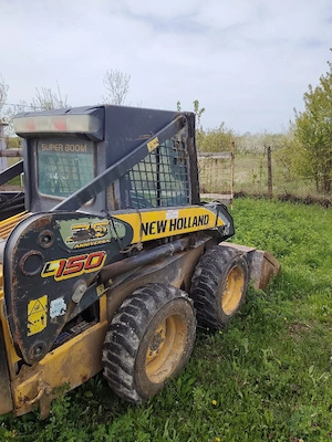 Vând miniîncărcător New Holland L150