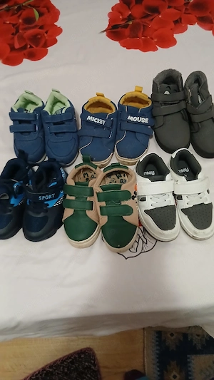 vand incaltaminte baieti 21,22,23,24,25 marimea la pretul de 30 de lei