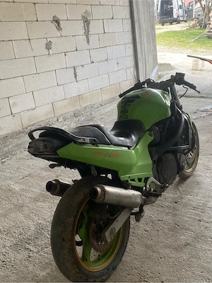 vand un Kawasaki ZXR 750 pret 250  - imagine 3