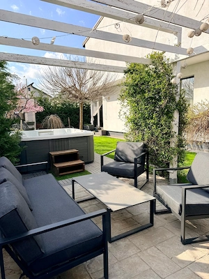 Casa ideala familie Tunari jacuzzi, foisor BBQ, panouri solare, aproape de Otopeni