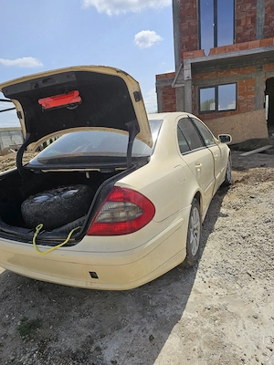 dezmembrez mercedes e class w211