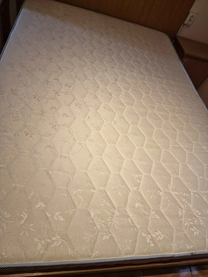 Set complet de mobilier pentru dormitor, pat + saltea + dulap + noptiere