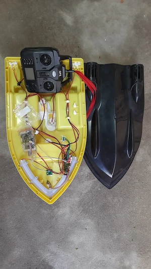 Vând barcă de nădit defectă - imagine 2