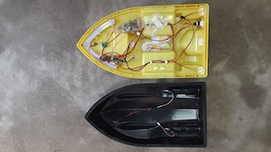 Vând barcă de nădit defectă