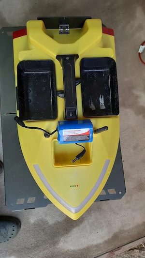 Vând barcă de nădit defectă - imagine 4