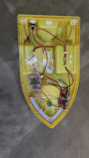 Vând barcă de nădit defectă - imagine 5