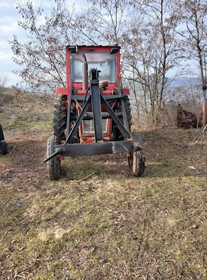 Vând încărcător frontal pentru tractor U650 - imagine 2