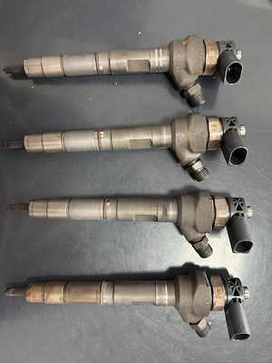 Vand injectoare Vw 2.0 tdi cod  03L130277J