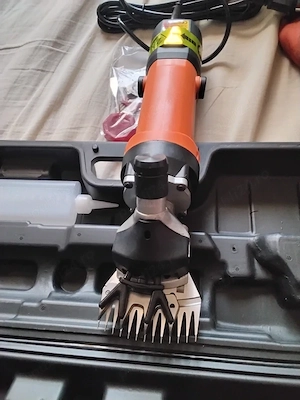 Mașină de tuns oi profesională,850W,2800 rotatii minut,dinti 13 4,nouă