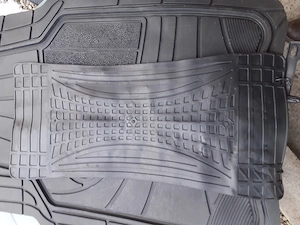 Noi: Set 5 covorașe auto solide și rezistente, universale - imagine 3