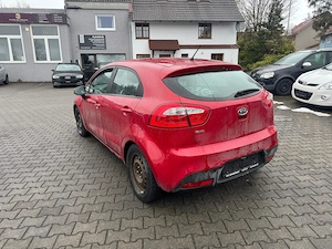 Kia Rio avariata an 2013 benzina    2000e - imagine 5