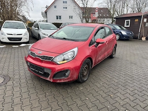 Kia Rio avariata an 2013 benzina    2000e - imagine 3