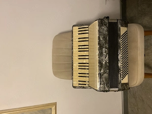 Vând acordeon hohner verdi lll B 