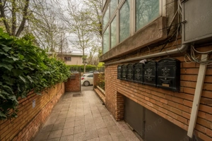 Apartament luminos de 5 camere de închiriat, etaj 1/4, garaj, Bd. Primăverii! - imagine 7