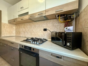 Garsoniera decomandata, etaj intermediar - Zona Tractorul, Coresi