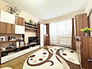 Apartament cu 2 camere decomandat, spațios, Micro 18, la etajul 2.