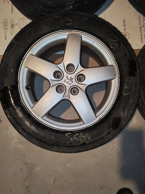 Vând jante Peugeot R16