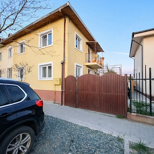 Proprietar vând casă P+1E+M, cu 8 camere în Ghiroda