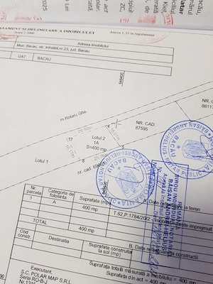 vind teren ÎN izvoare Bacau  aproape de oraș 400mp deschidere 25mp utilitățile aproape mai multe tel