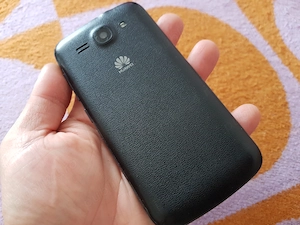 Huawei Ascend Y520 Black,baterie si capacul spate al telefonului. 
