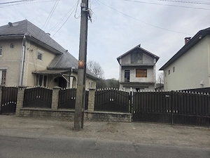 Două case de vănzare